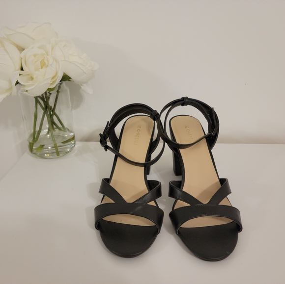 Le Chateau sandals - Picture 2 of 7